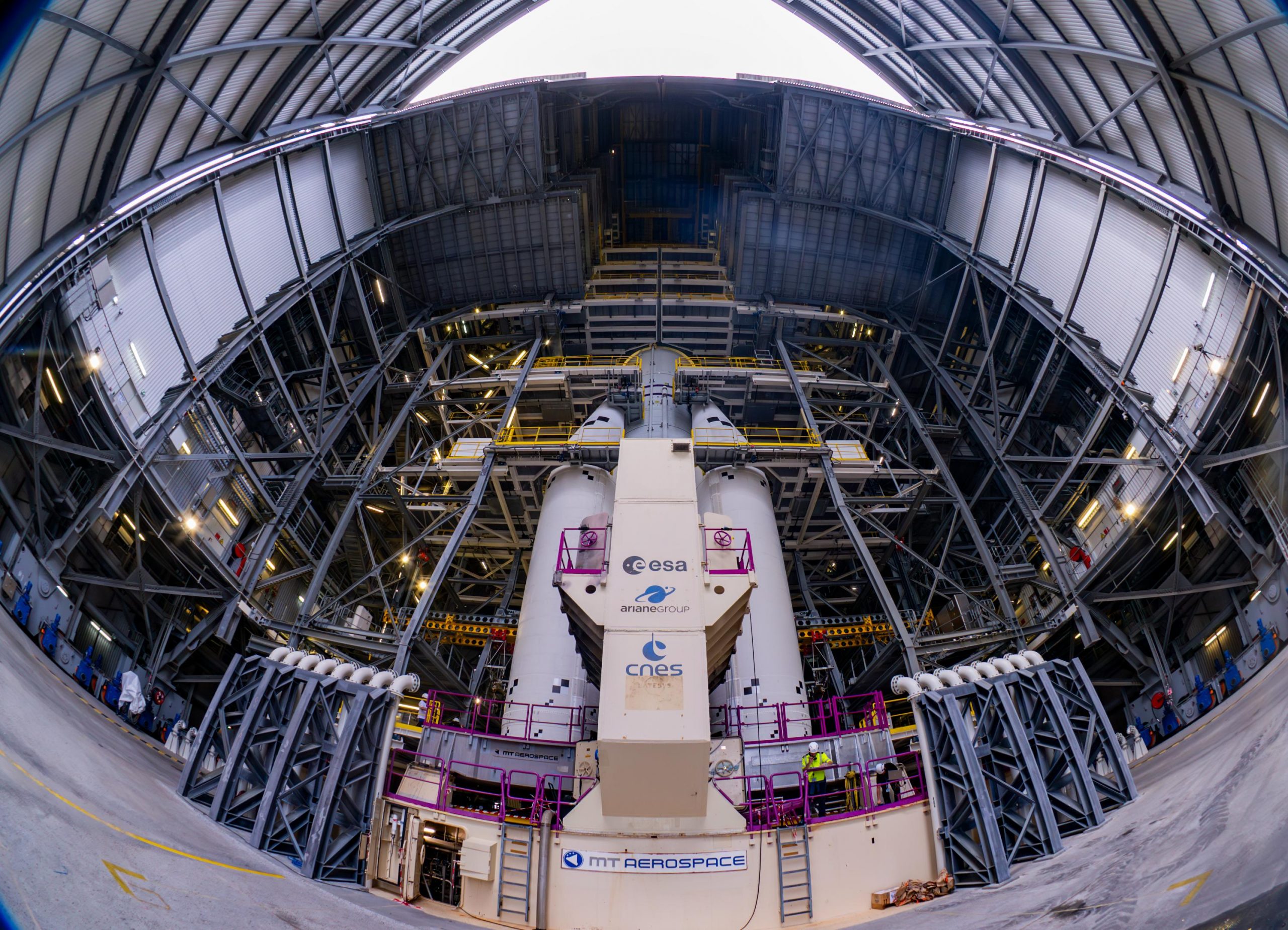 VA267 Ariane6 4 boosters